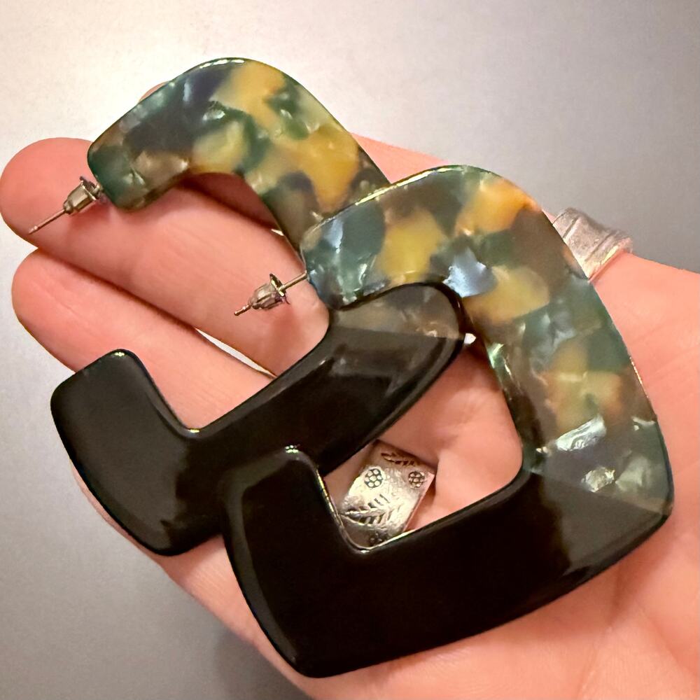 Geometric Square Tortoise Shell Resin Hoop Earrings - Picture 4 of 5
